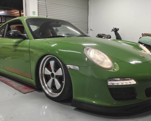 Green Porsche 911 nullbar conversion charm