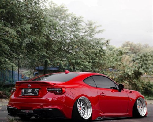 The style of Toyota 86 nullbar sticking to the ground is playing this kind of style
